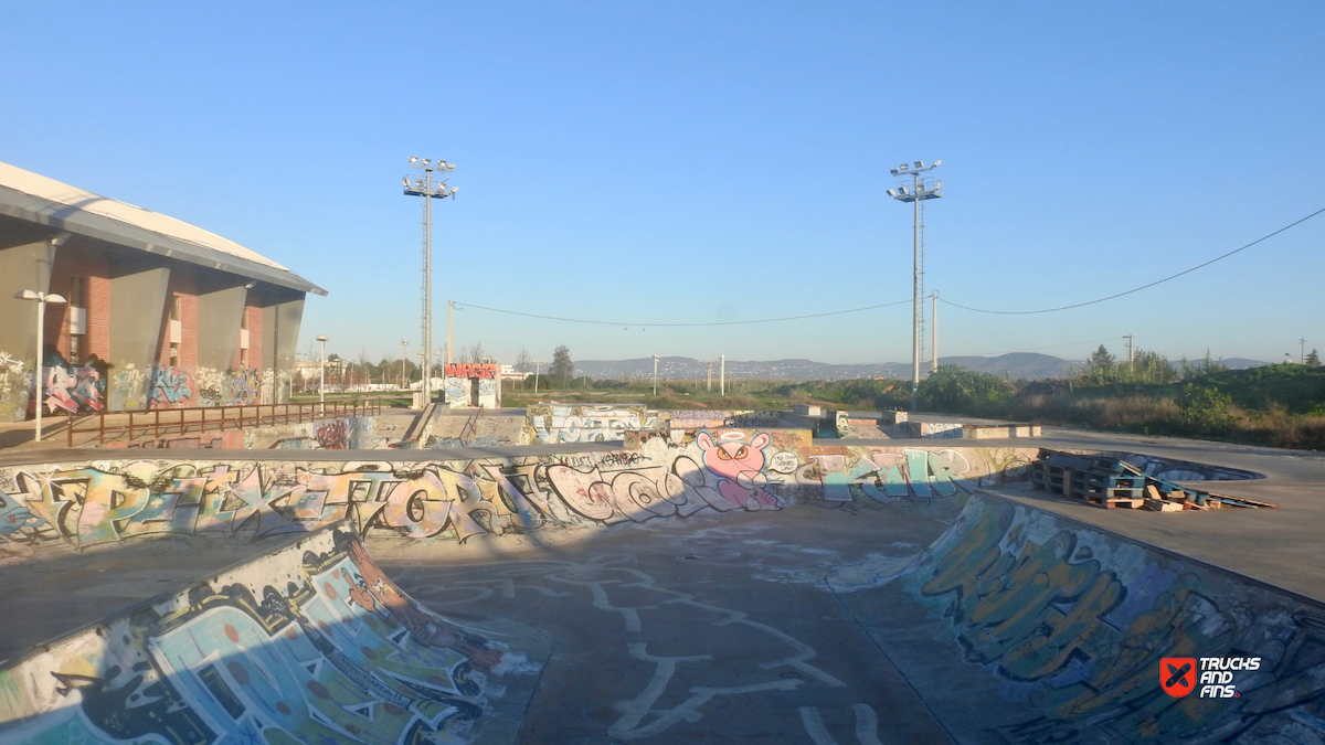 Faro skatepark - Trucks and Fins