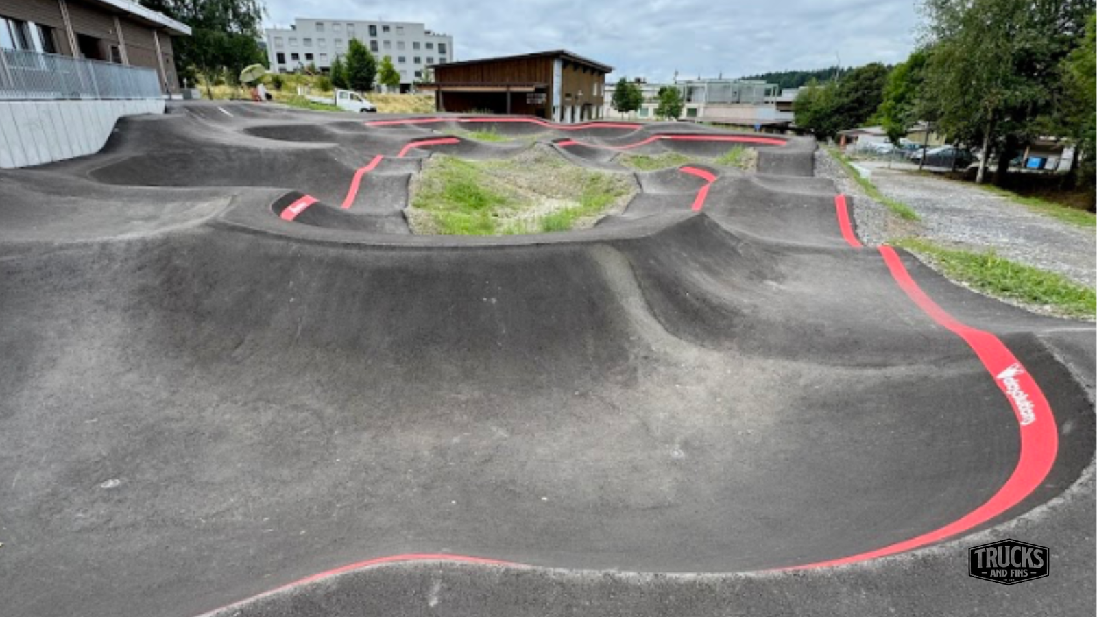 Root pumptrack