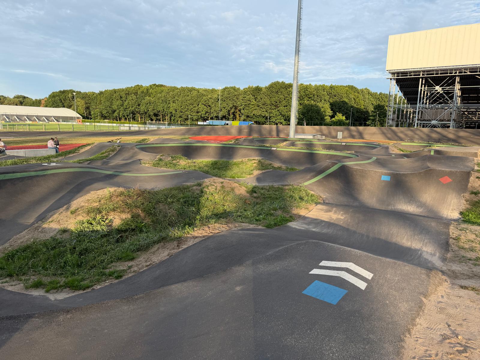  Peer pumptrack